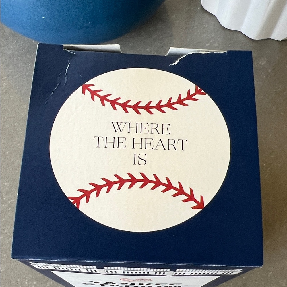 Yankee Stadium Homesick Candle - Blue - Picture 4 of 9